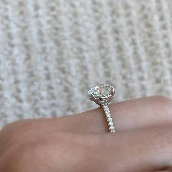 2.50 Carat Round Brilliant Cut Engagement Ring with Diamond Pavé