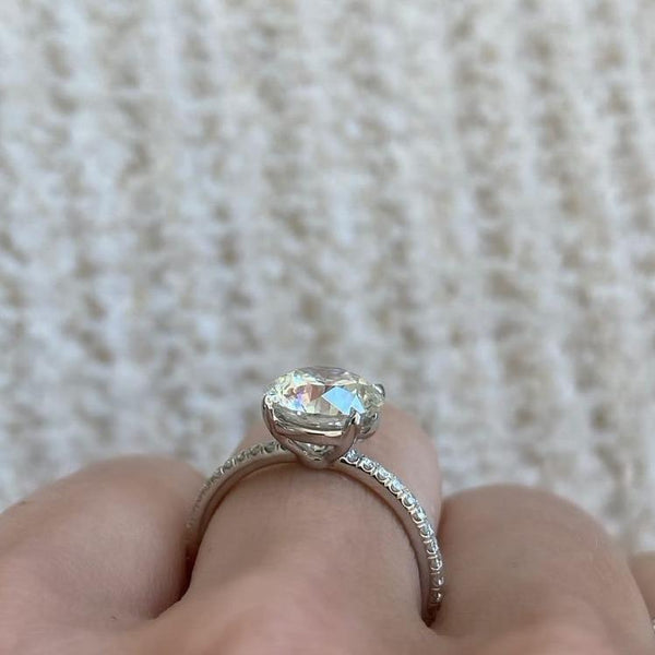 2.50 Carat Round Brilliant Cut Engagement Ring with Diamond Pavé